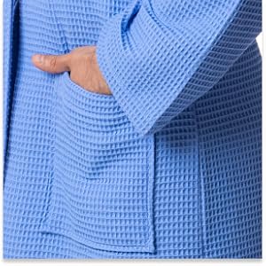 Close-up of light blue Men's Waffle Bathrobe pocket - Bagno Milano