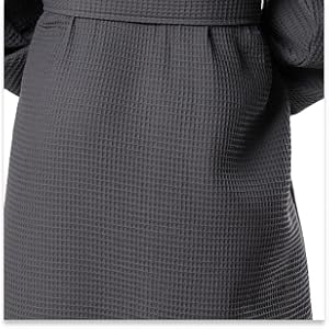 Close-up of charcoal gray Men's Waffle Bathrobe fabric and collar - Bagno Milano