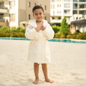 Child relaxing in a cozy organic cotton bathrobe – Bagno Milano